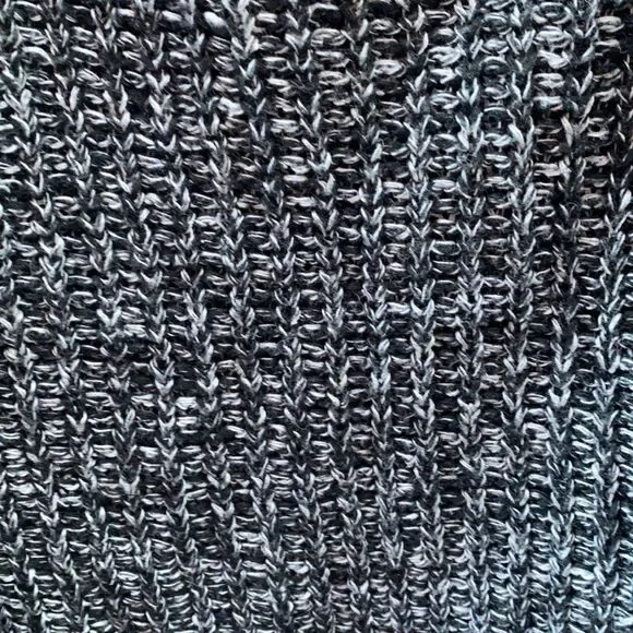 Gray sweater sz. L - Picture 2 of 2